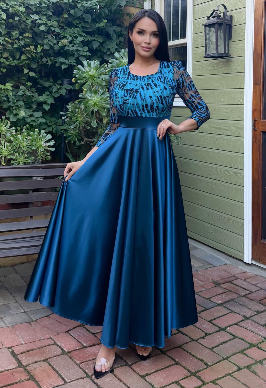 Long satin lace dress with pockets