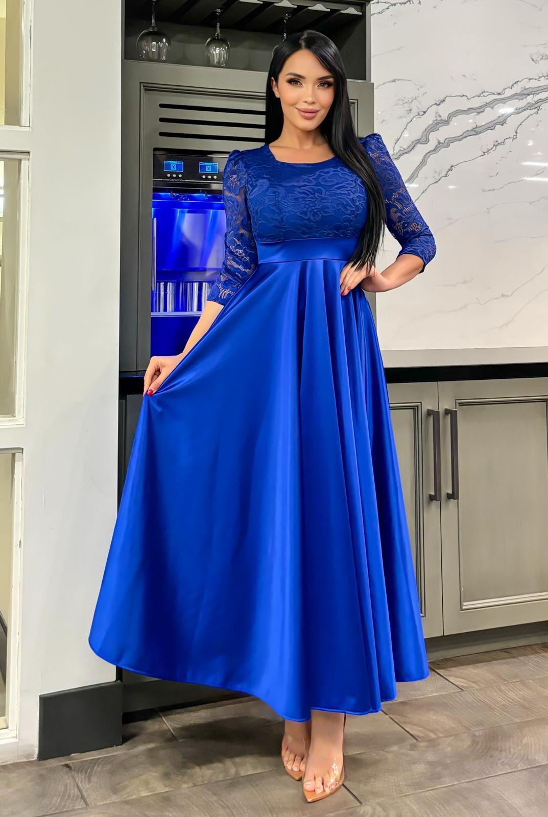 Long satin lace dress with pockets