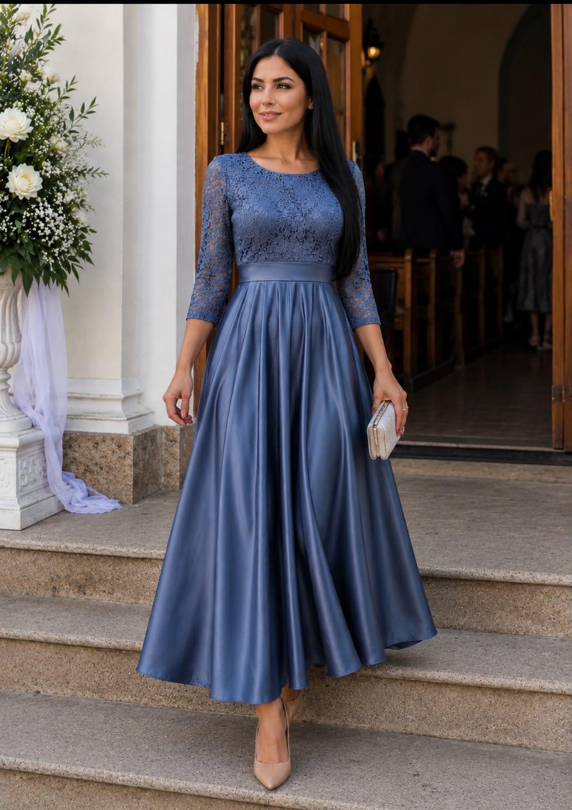 Long satin lace dress with pockets